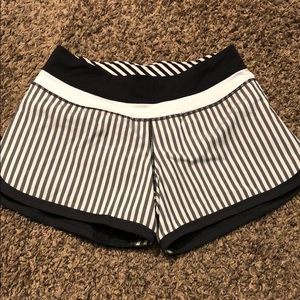 Lululemon run shorts size 4 sea stripe sea moment